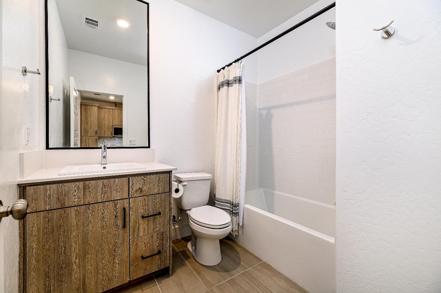484 W Balsam Ln, Clovis, CA 93611