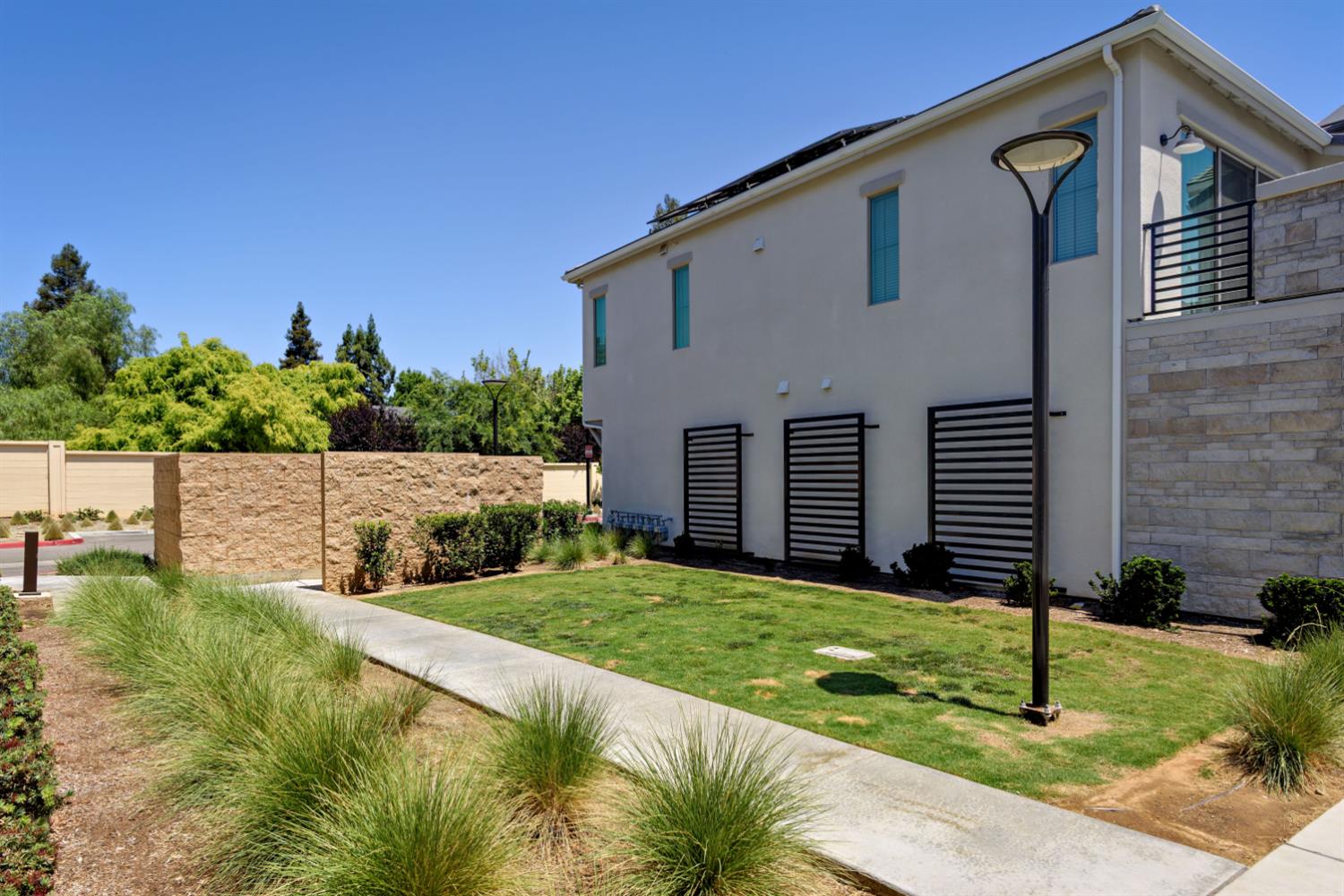 484 W Balsam Ln, Clovis, CA 93611