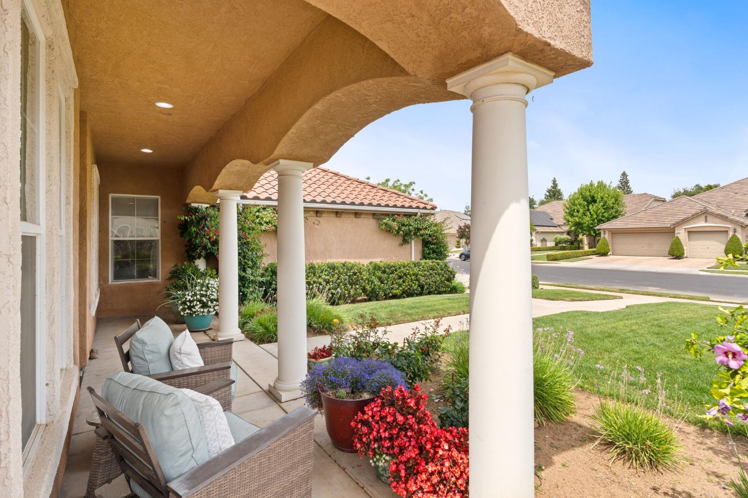 1812 N Graybark Ave, Clovis, CA 93619