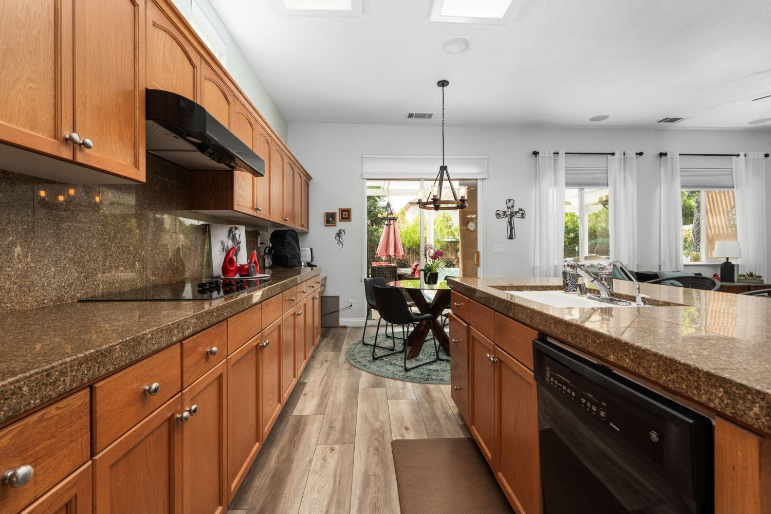 1812 N Graybark Ave, Clovis, CA 93619