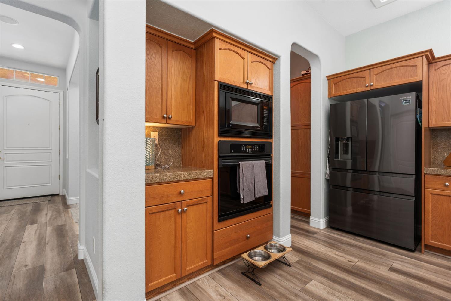 1812 N Graybark Ave, Clovis, CA 93619