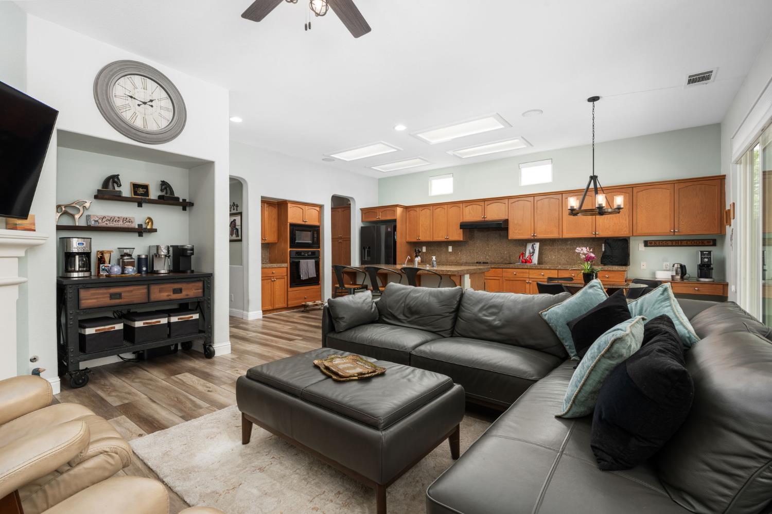 1812 N Graybark Ave, Clovis, CA 93619