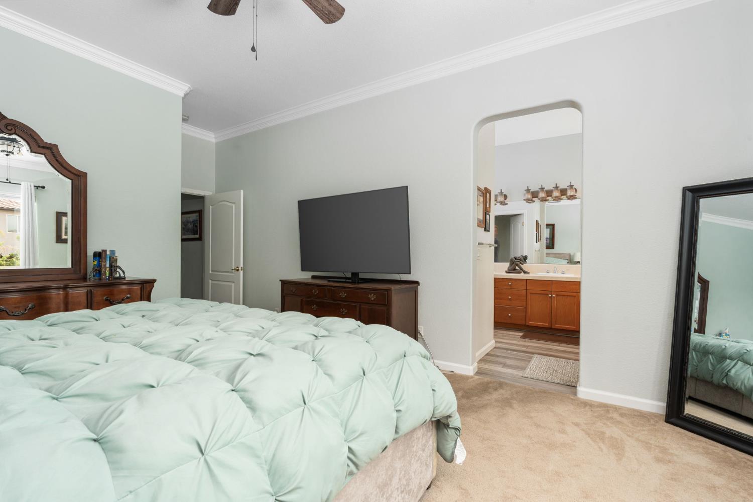 1812 N Graybark Ave, Clovis, CA 93619