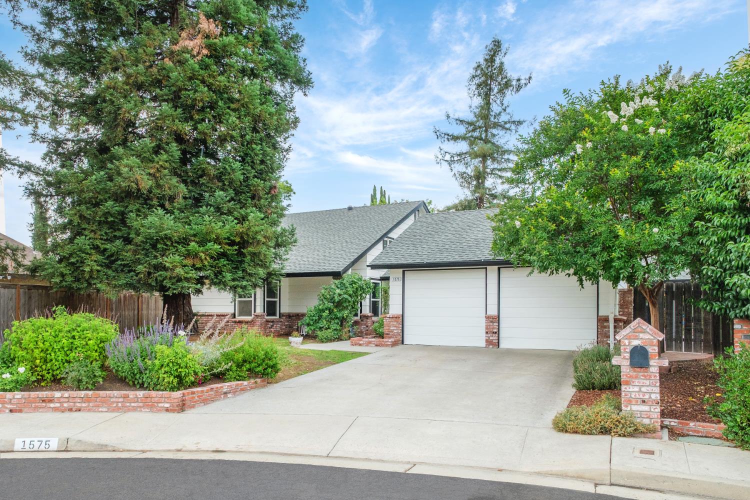 1575 Purvis Ave, Clovis, CA 93611