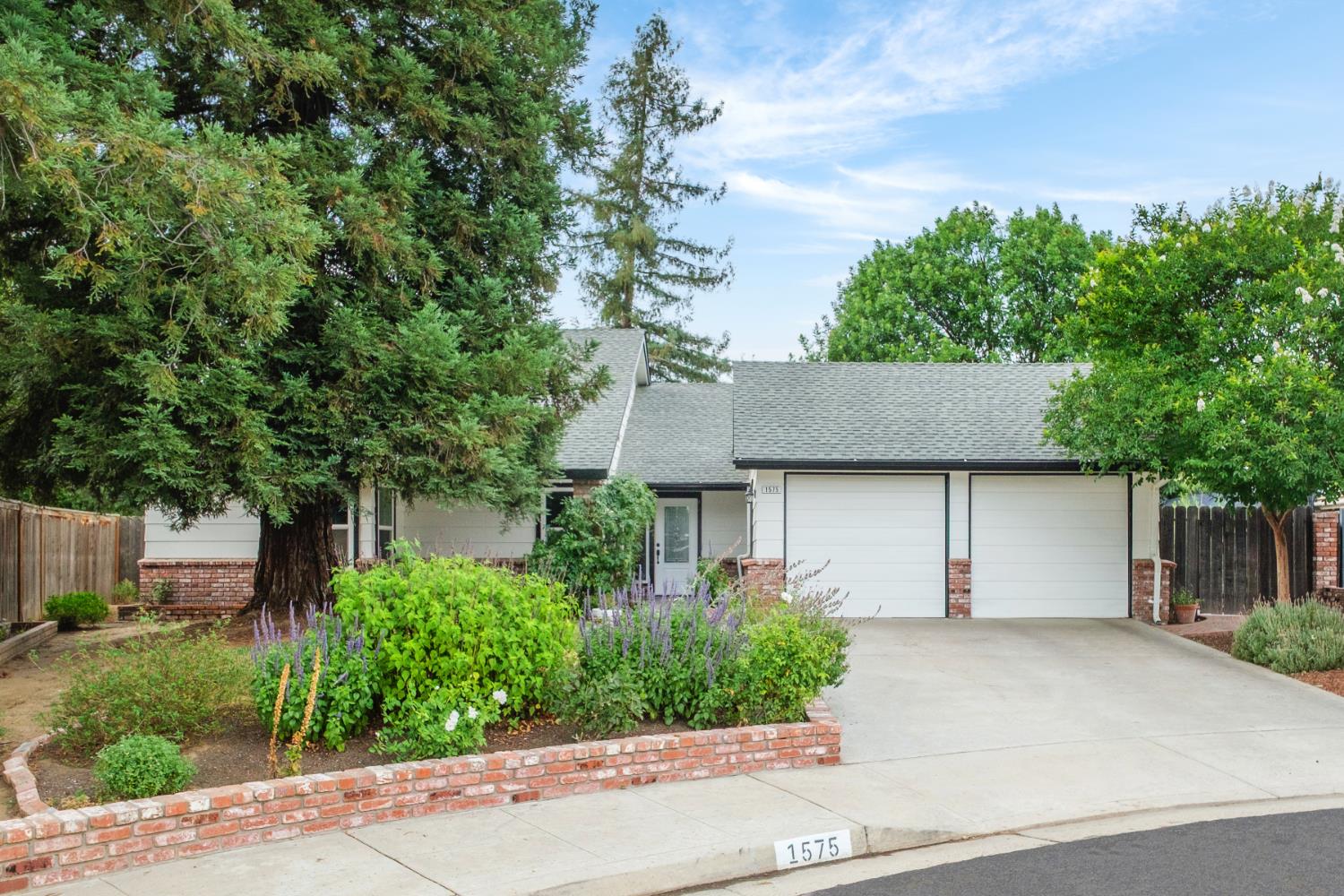 1575 Purvis Ave, Clovis, CA 93611