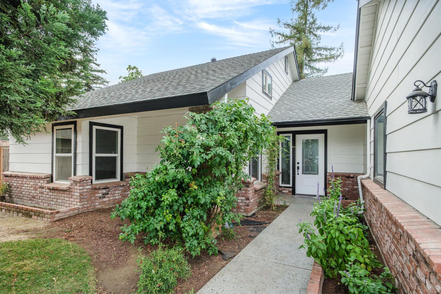 1575 Purvis Ave, Clovis, CA 93611