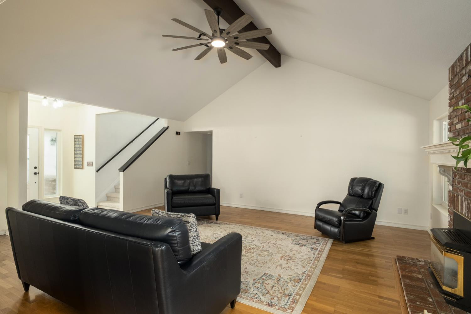1575 Purvis Ave, Clovis, CA 93611