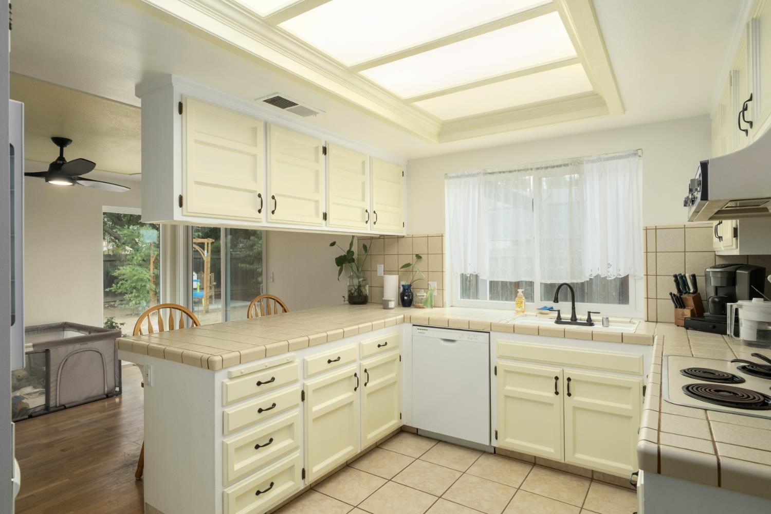 1575 Purvis Ave, Clovis, CA 93611