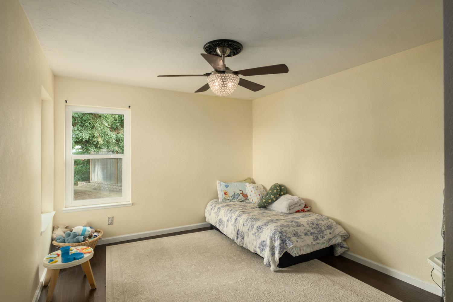 1575 Purvis Ave, Clovis, CA 93611