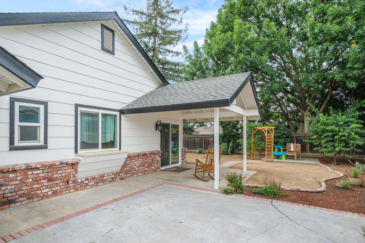 1575 Purvis Ave, Clovis, CA 93611