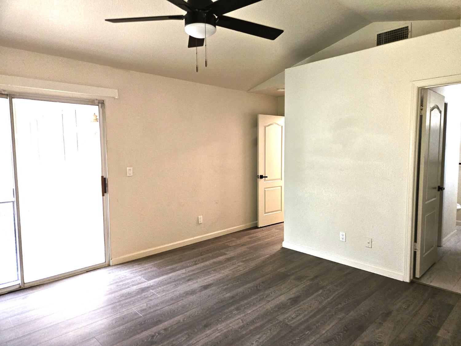 860 Mcarthur Ave, Clovis, CA 93611