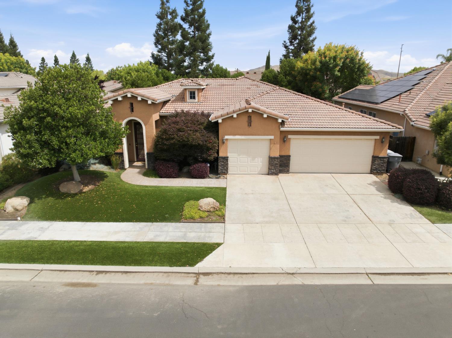 3063 Everglade Ave, Clovis, CA 93619