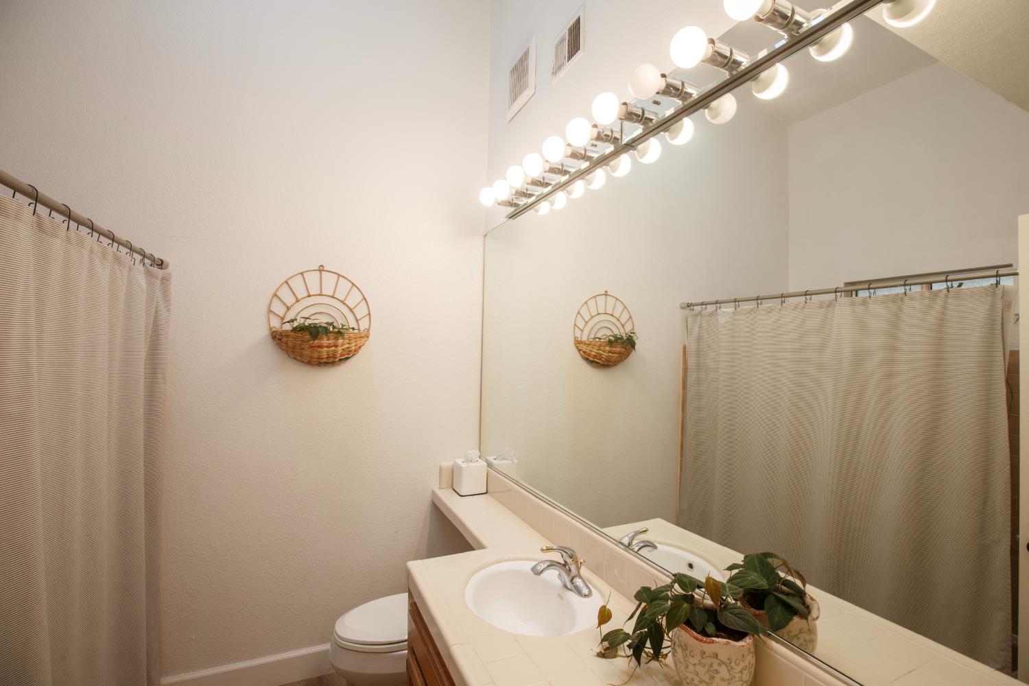 116 N Joshua Ave, Clovis, CA 93611
