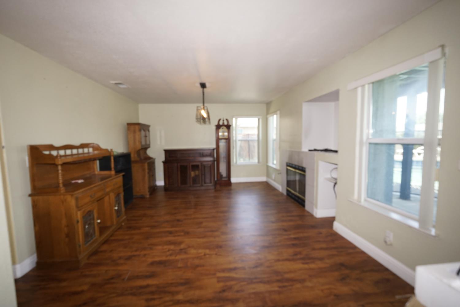2741 Fremont Ave, Clovis, CA 93611