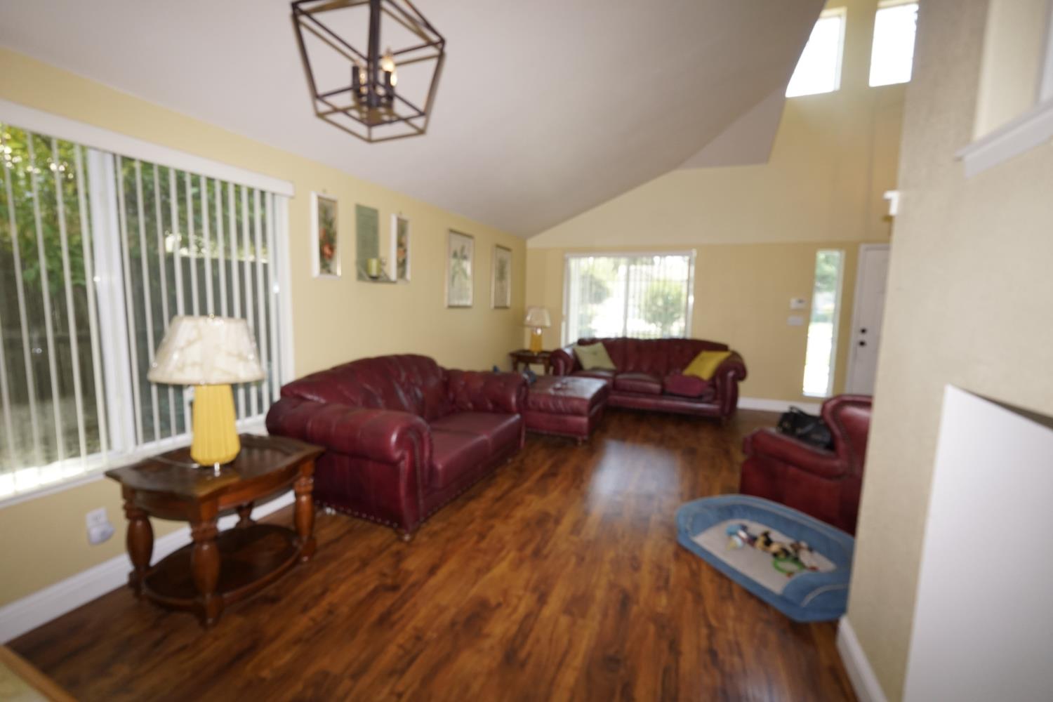 2741 Fremont Ave, Clovis, CA 93611