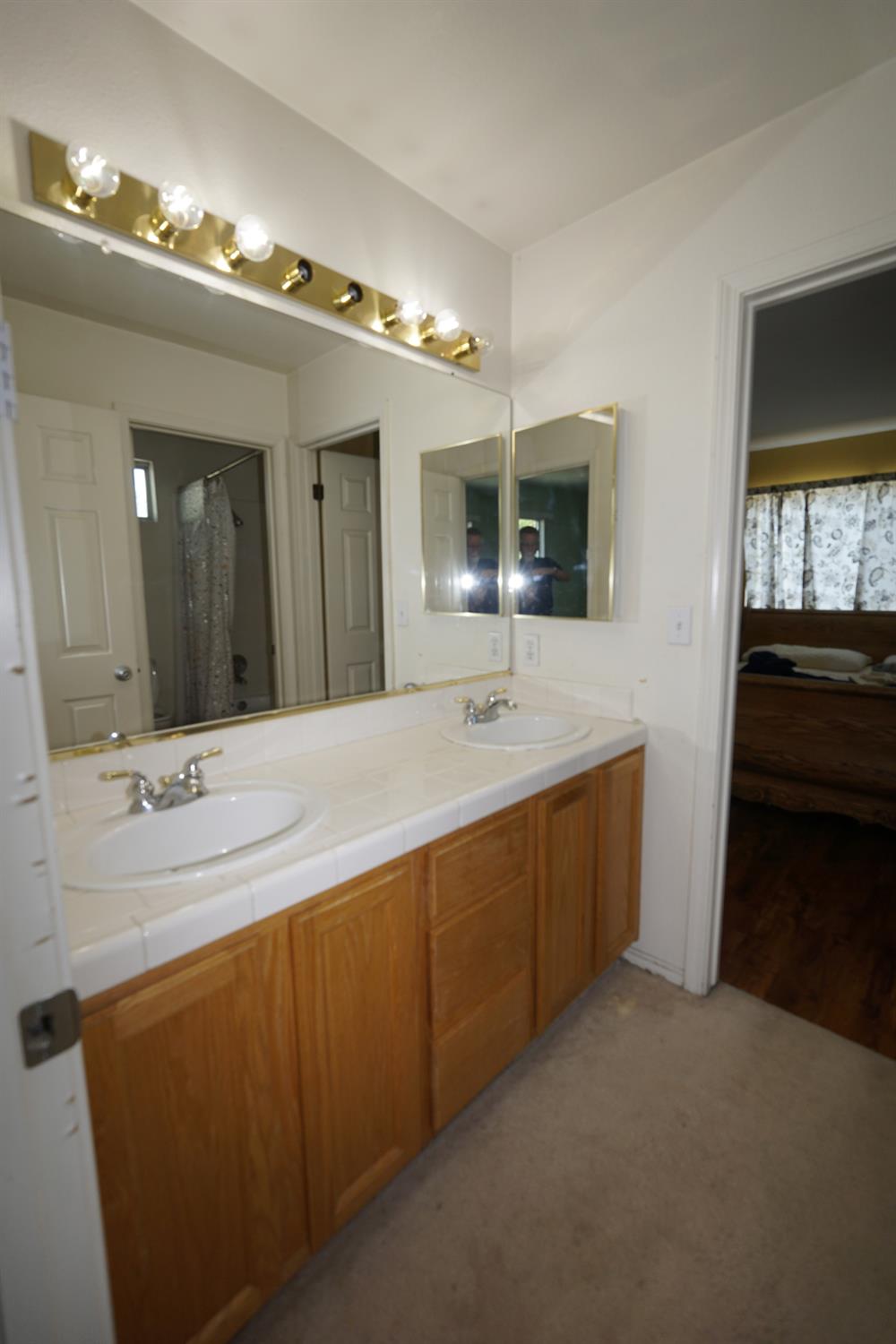 2741 Fremont Ave, Clovis, CA 93611