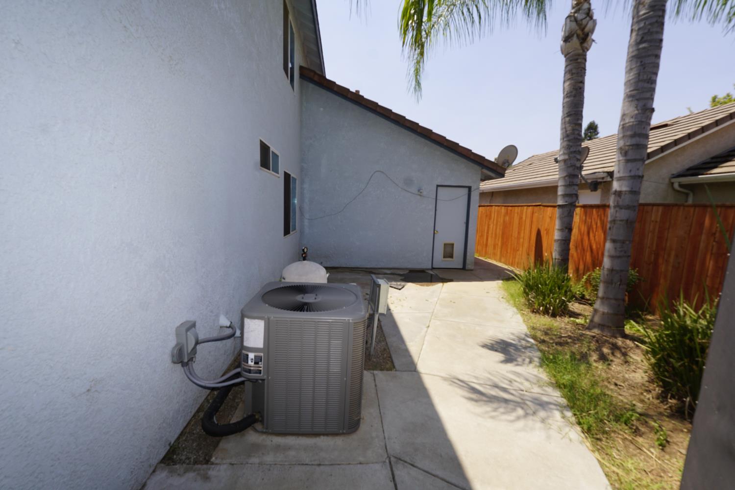 2741 Fremont Ave, Clovis, CA 93611