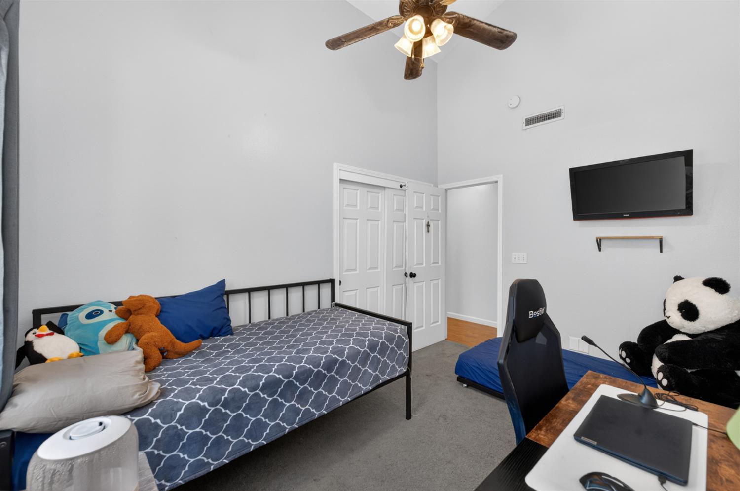 1012 N Adler Ave, Clovis, CA 93611