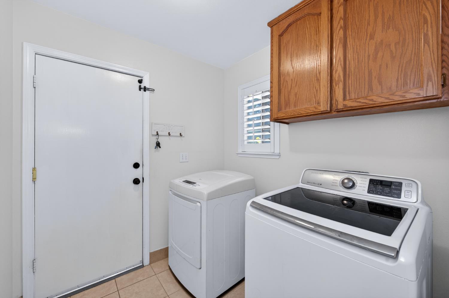 1012 N Adler Ave, Clovis, CA 93611