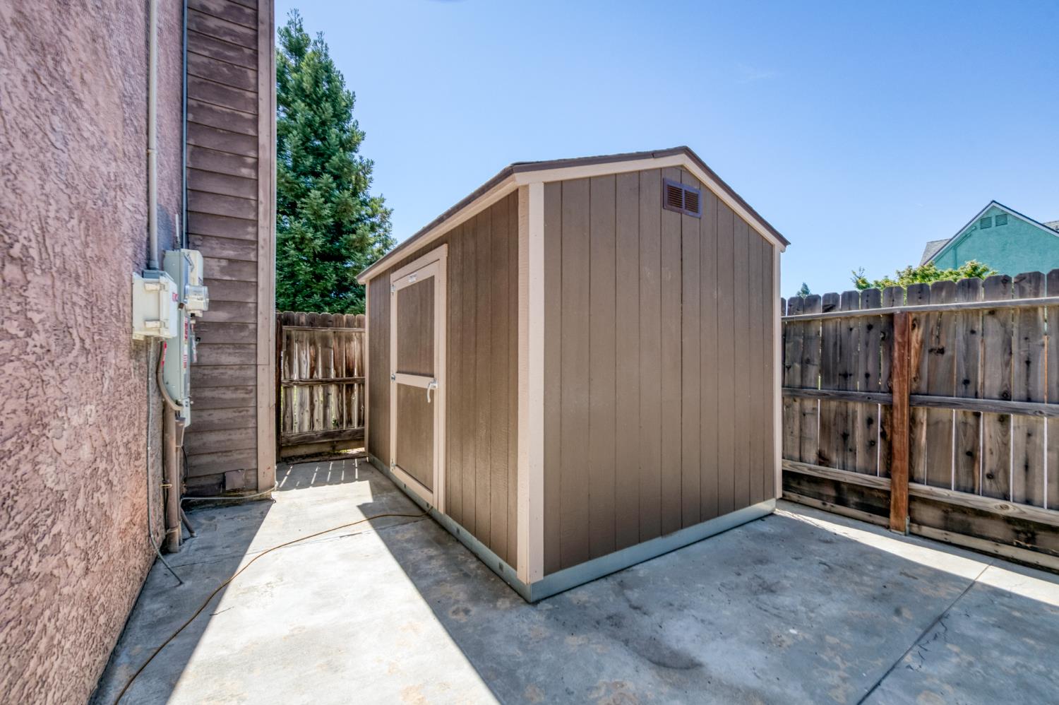 1012 N Adler Ave, Clovis, CA 93611