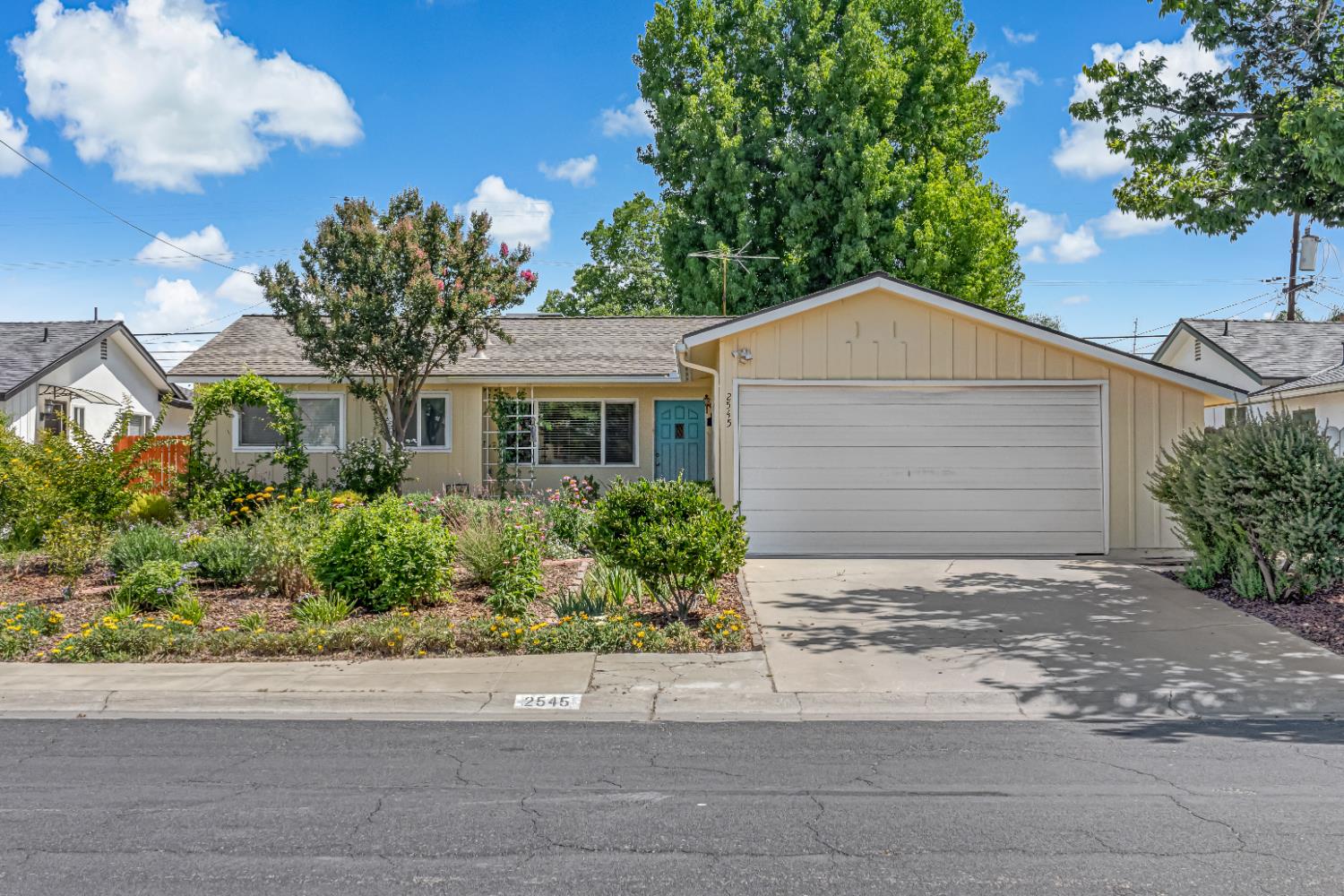2545 Dewitt Ave, Clovis, CA 93612