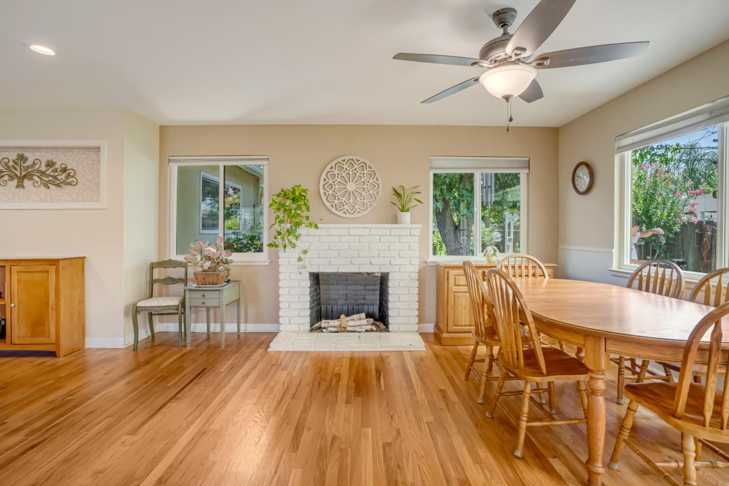 2545 Dewitt Ave, Clovis, CA 93612