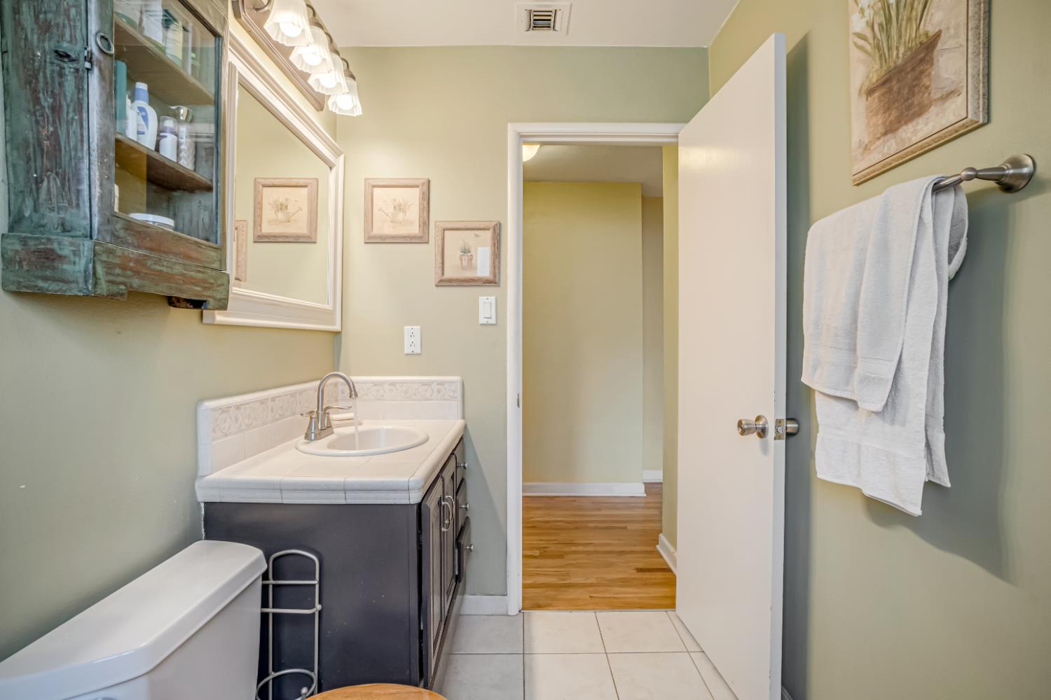 2545 Dewitt Ave, Clovis, CA 93612