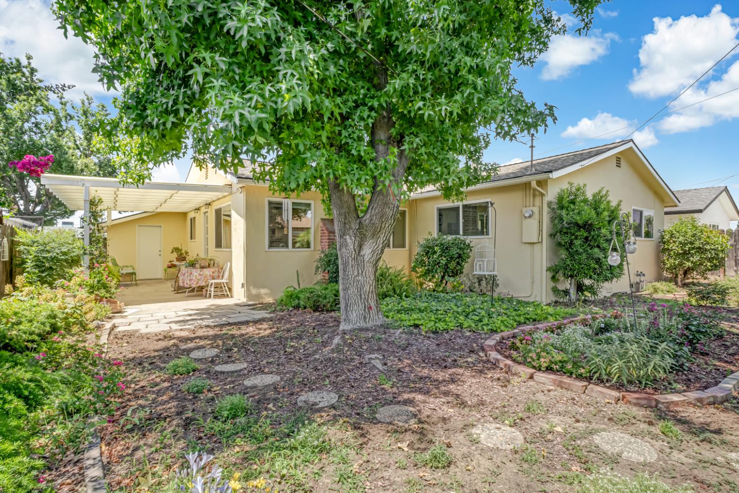 2545 Dewitt Ave, Clovis, CA 93612