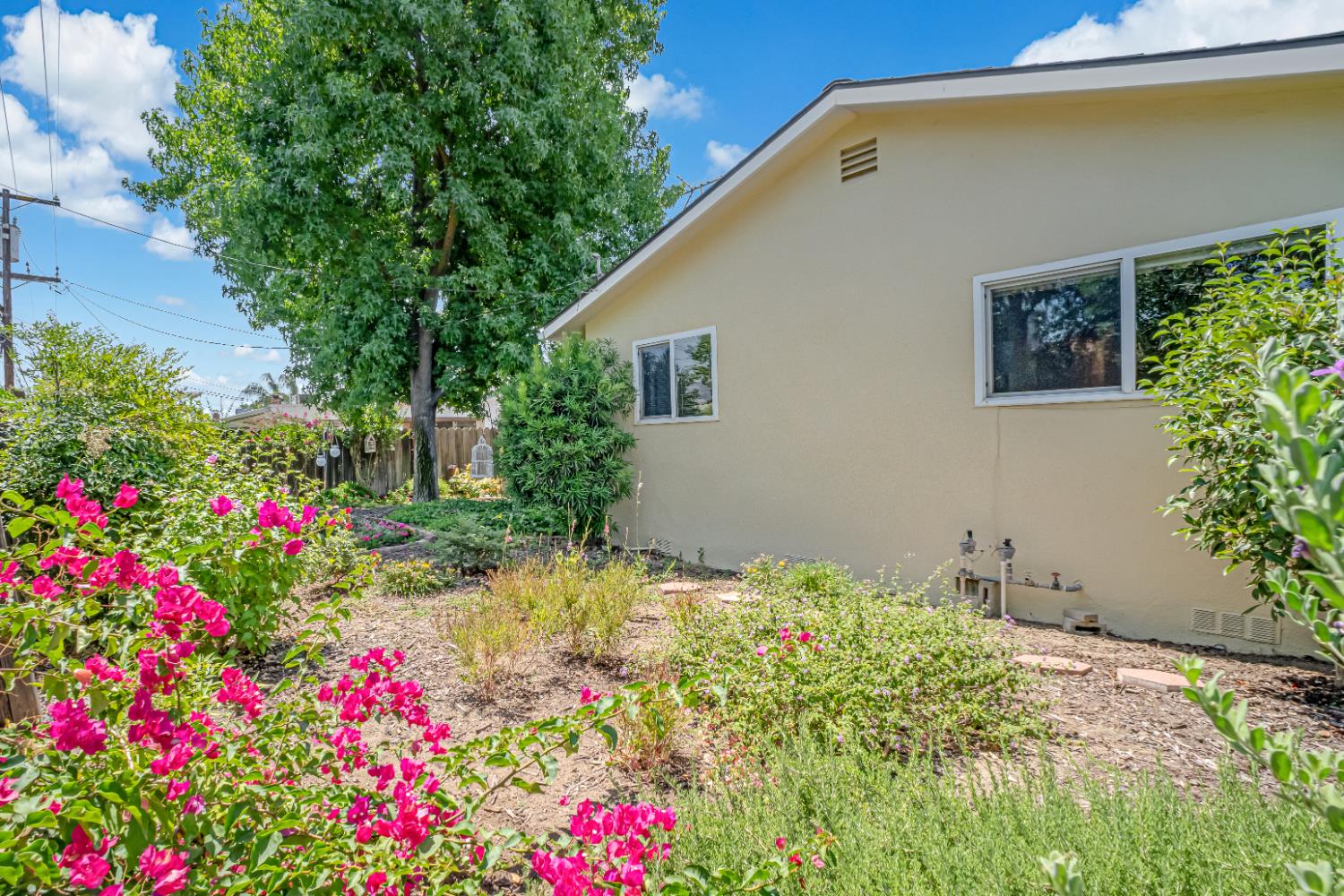 2545 Dewitt Ave, Clovis, CA 93612