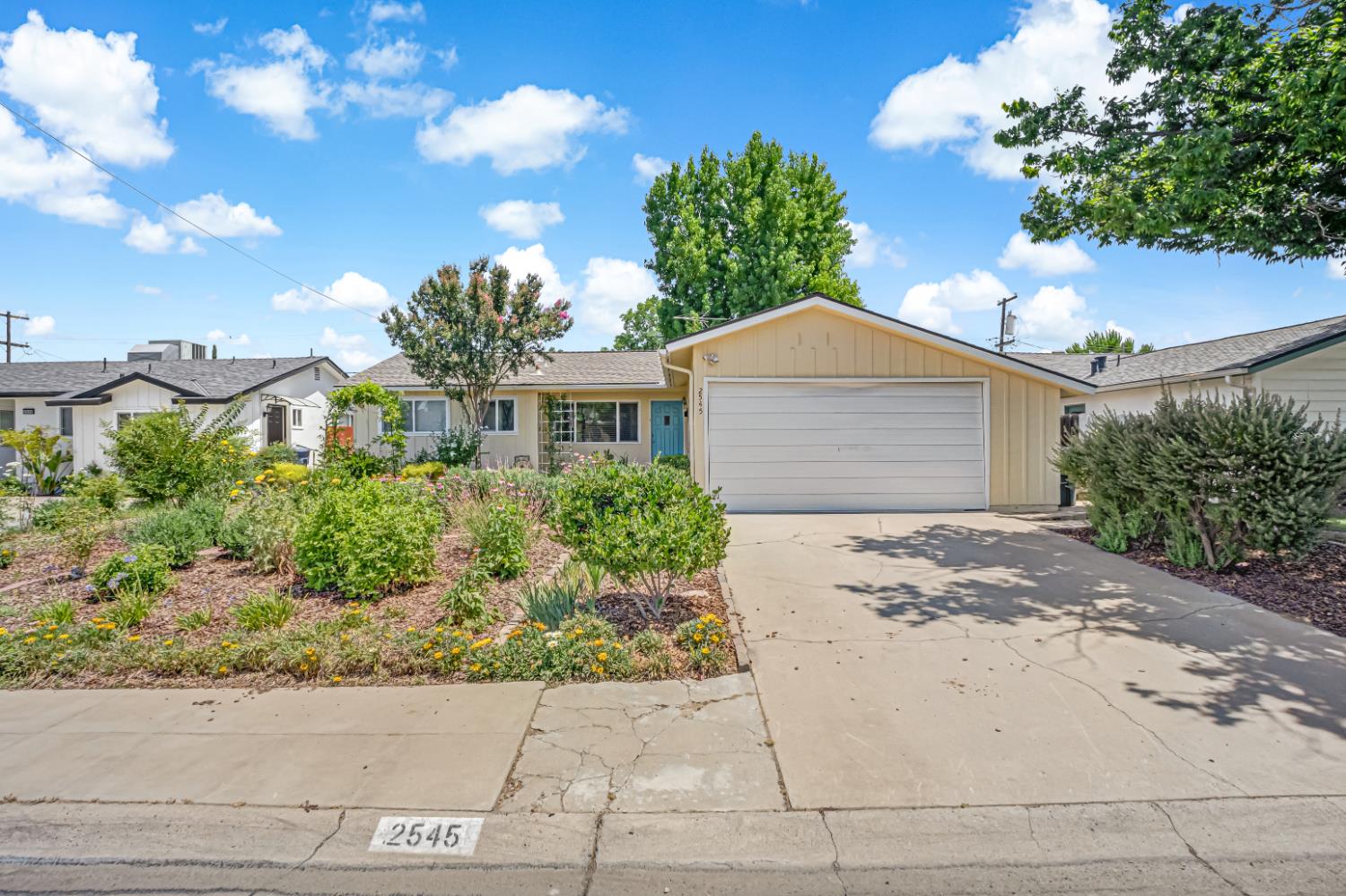2545 Dewitt Ave, Clovis, CA 93612