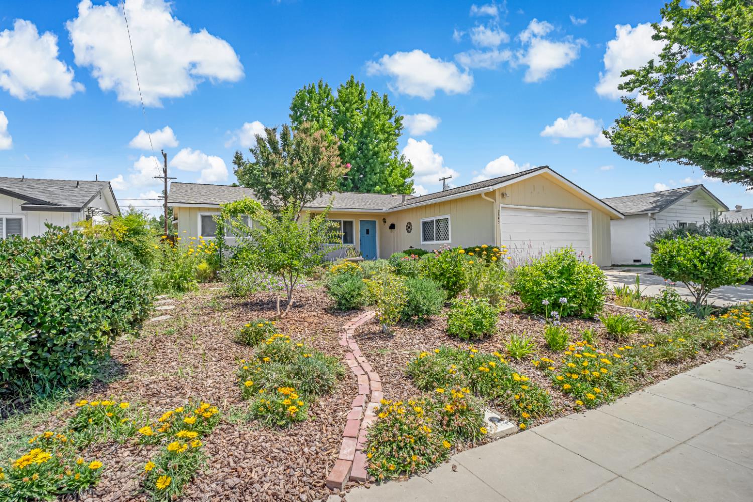 2545 Dewitt Ave, Clovis, CA 93612