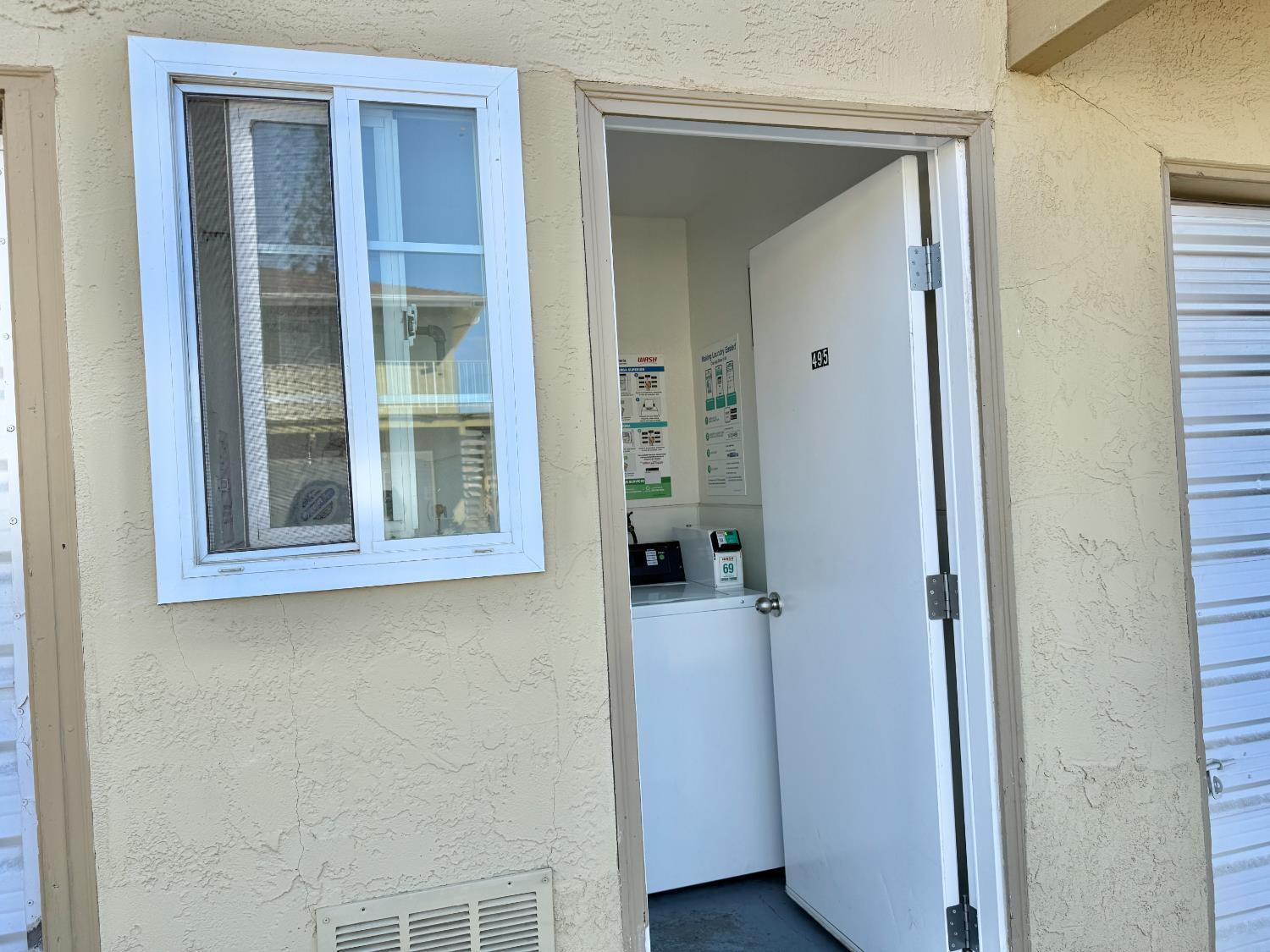 495 W Santa Ana Ave #4, Clovis, CA 93612