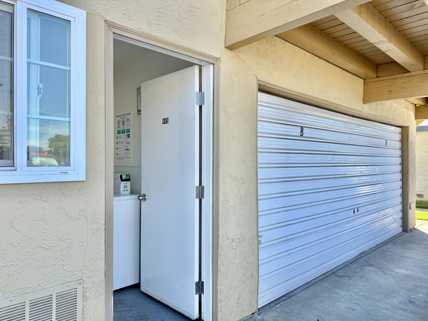 495 W Santa Ana Ave #4, Clovis, CA 93612