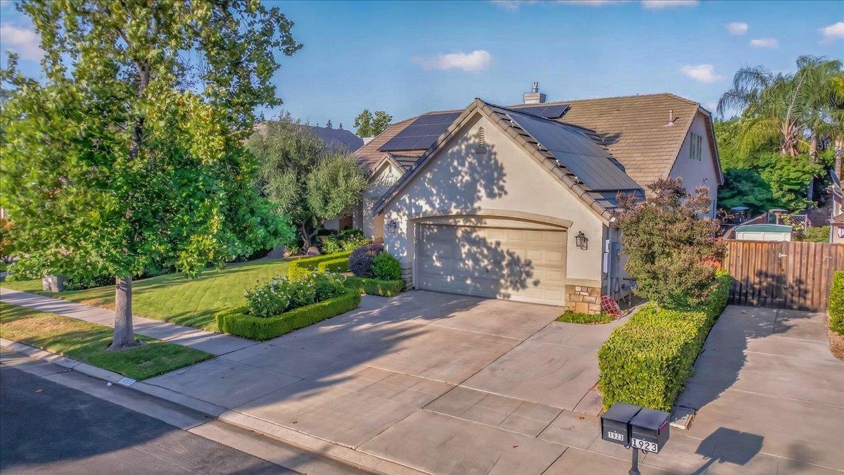 1943 N Douglas Ave, Clovis, CA 93619