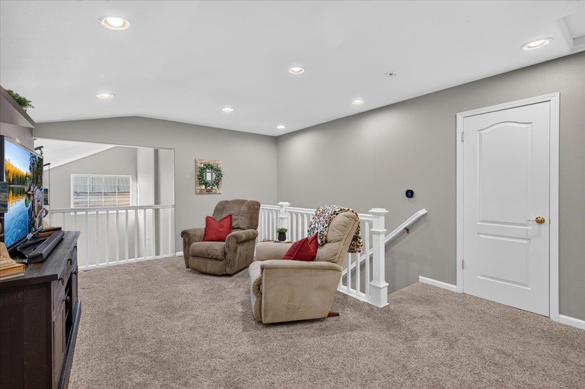 1943 N Douglas Ave, Clovis, CA 93619