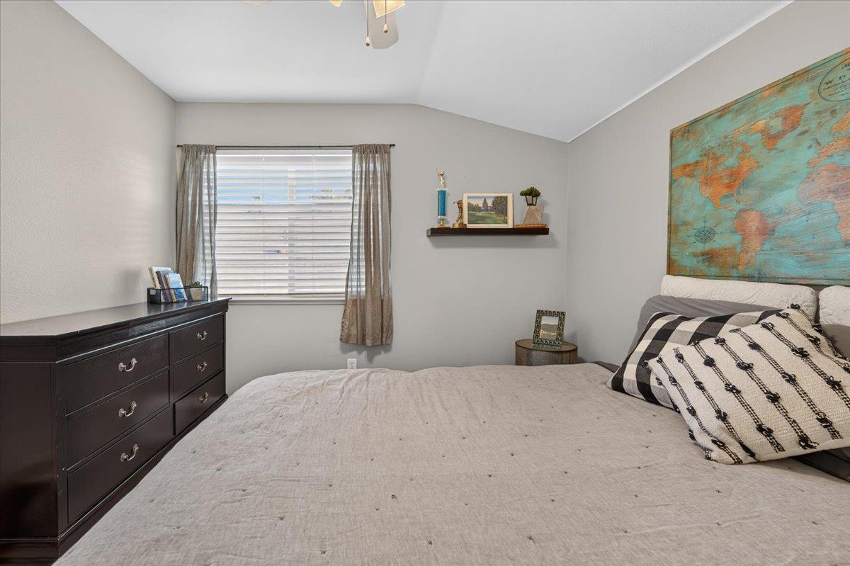 1943 N Douglas Ave, Clovis, CA 93619