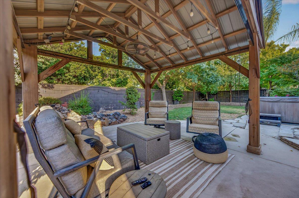 1943 N Douglas Ave, Clovis, CA 93619