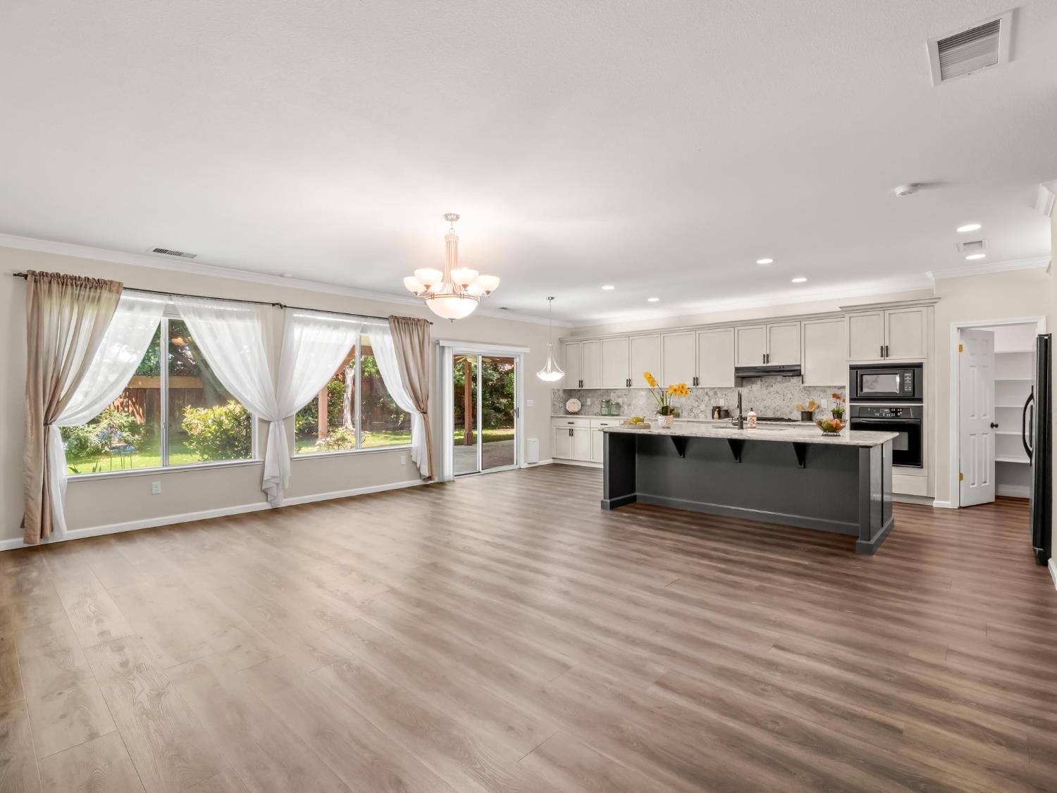 2222 Carson Ave, Clovis, CA 93611