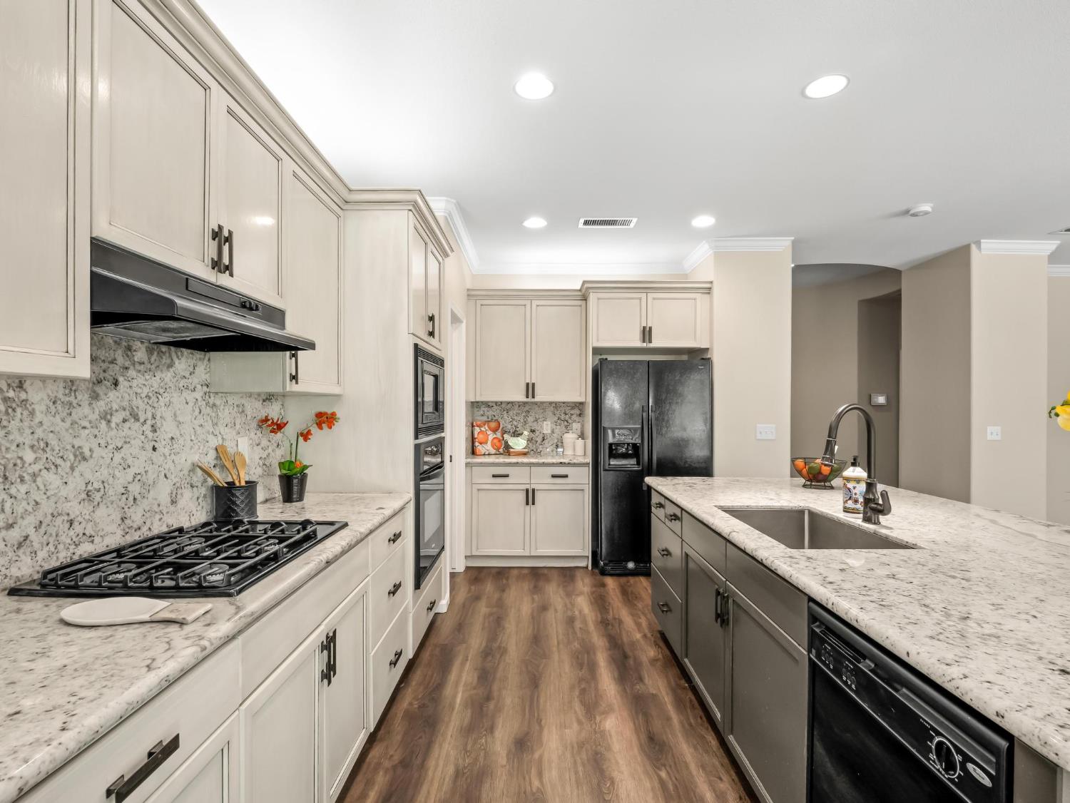 2222 Carson Ave, Clovis, CA 93611