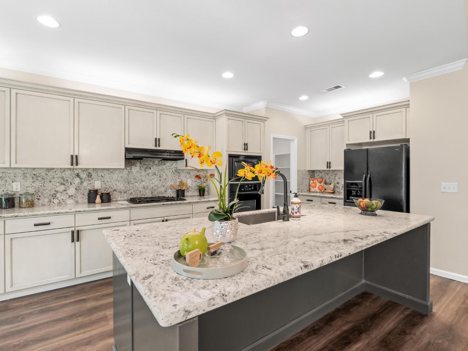 2222 Carson Ave, Clovis, CA 93611