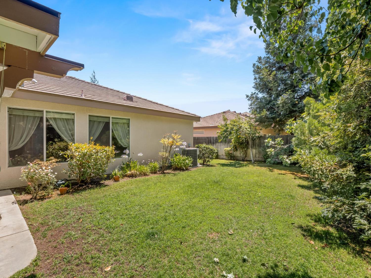 2222 Carson Ave, Clovis, CA 93611