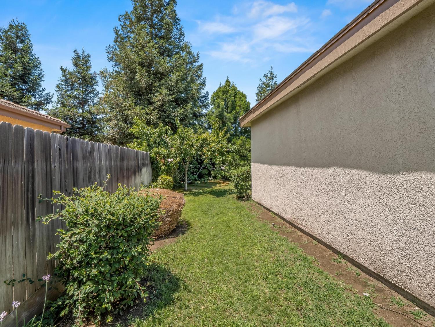 2222 Carson Ave, Clovis, CA 93611