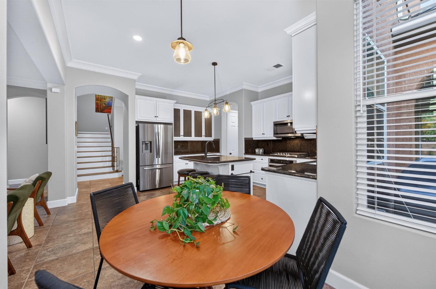 1802 N Kaweah Ave, Clovis, CA 93619