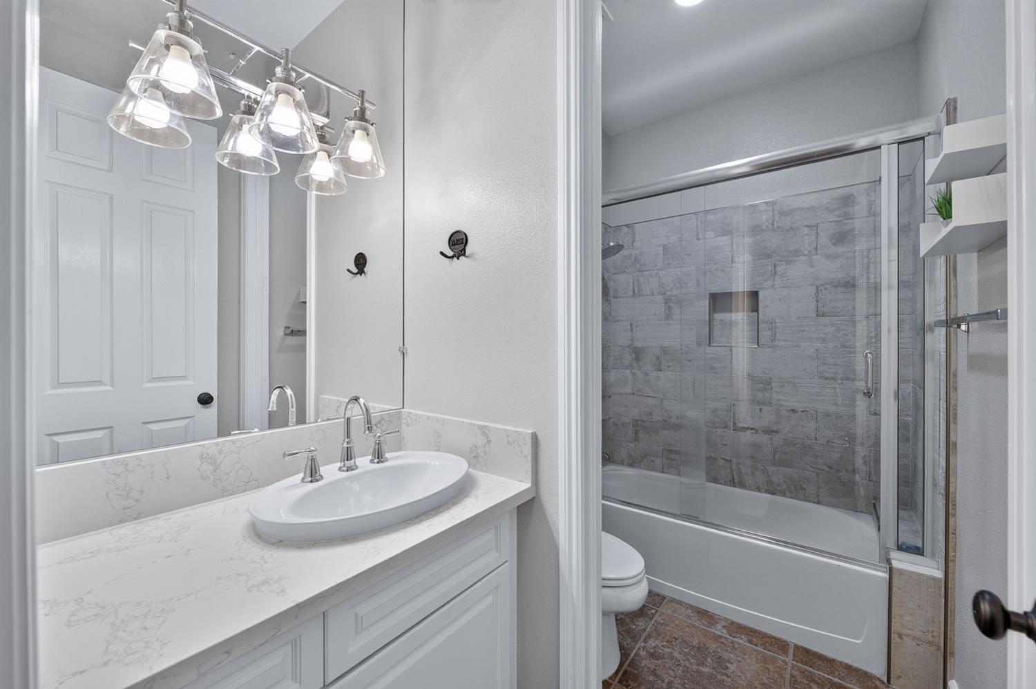 1802 N Kaweah Ave, Clovis, CA 93619