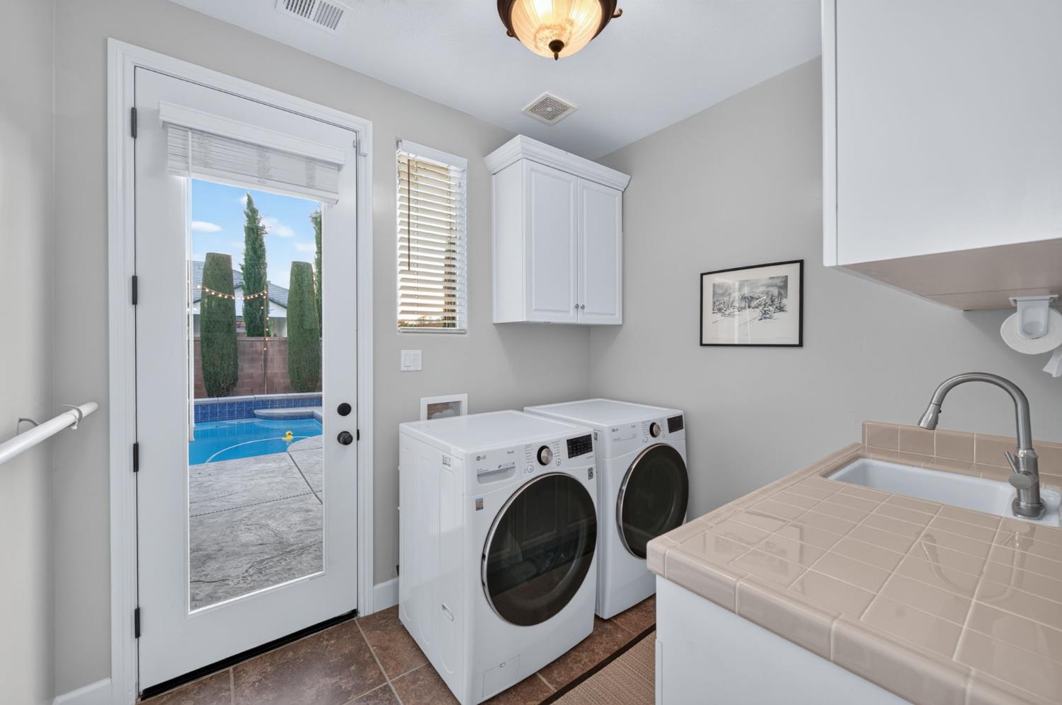 1802 N Kaweah Ave, Clovis, CA 93619