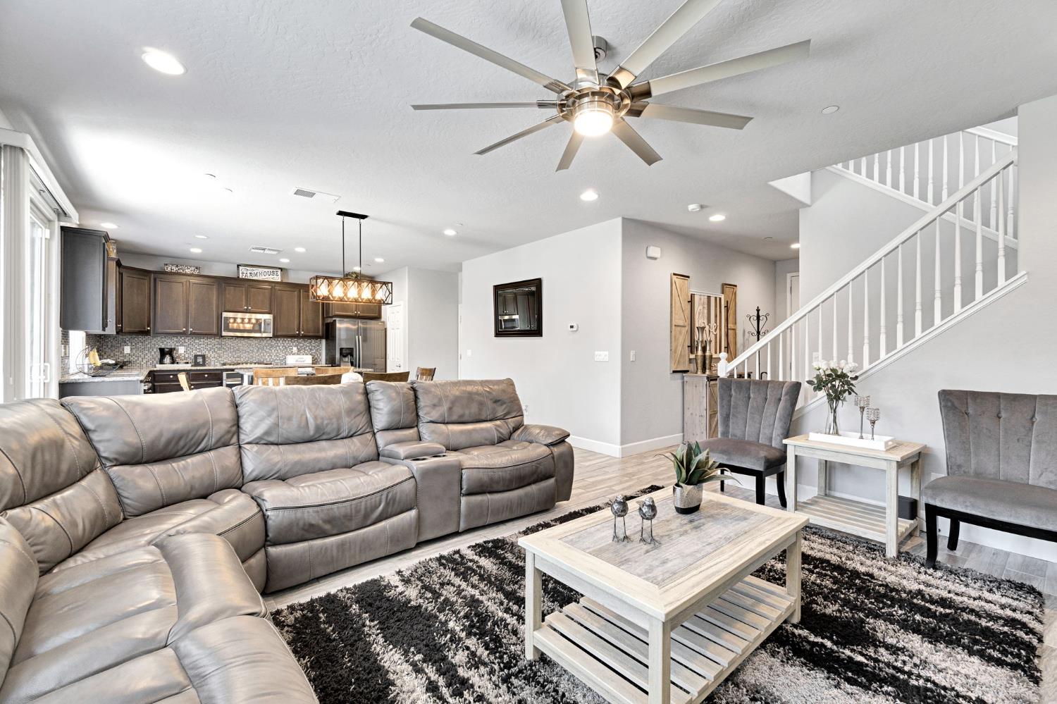 1579 Medellin Ln, Clovis, CA 93619