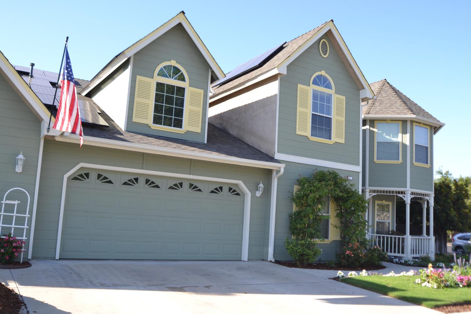 377 Moody Ave, Clovis, CA 93619