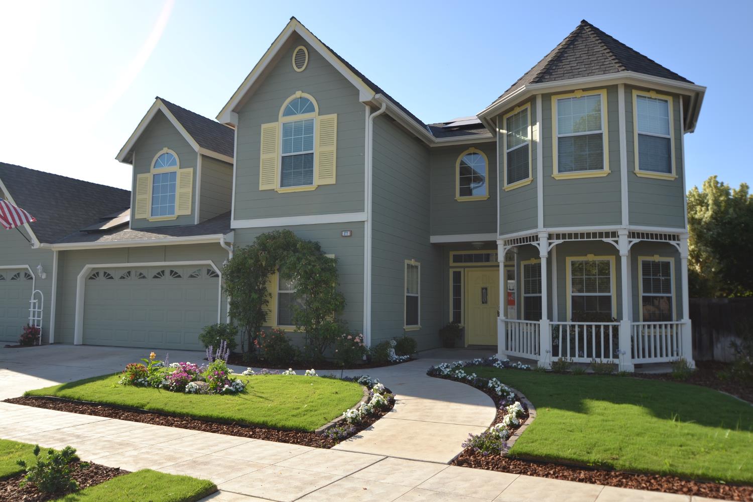 377 Moody Ave, Clovis, CA 93619