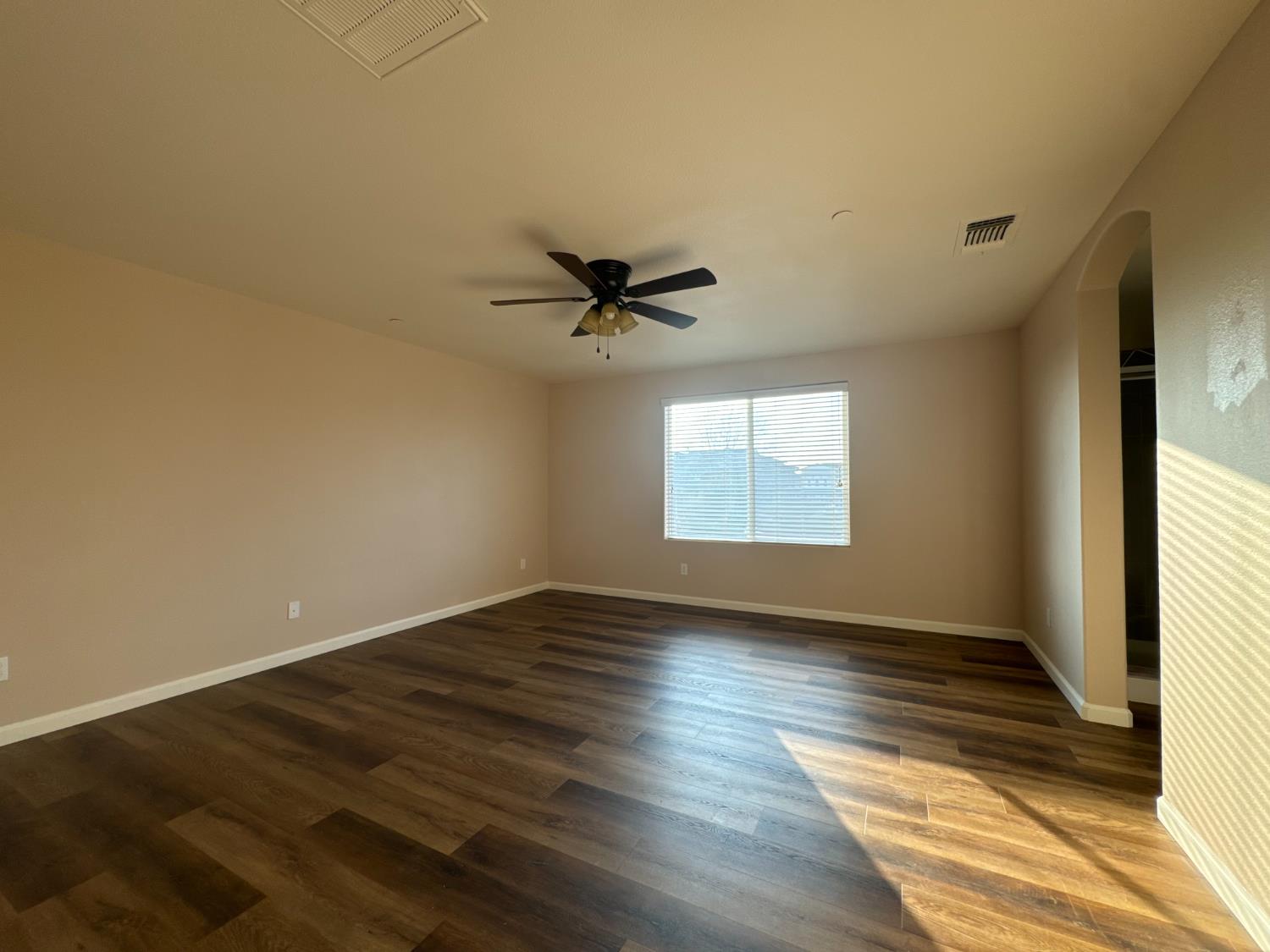 3364 Amanecer Ave, Clovis, CA 93619