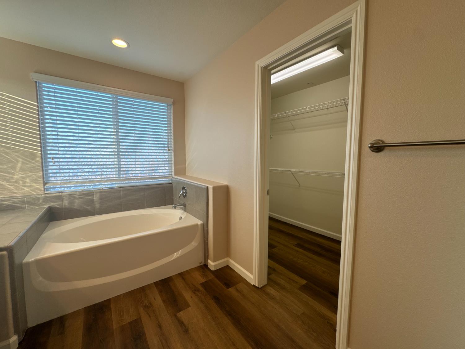 3364 Amanecer Ave, Clovis, CA 93619